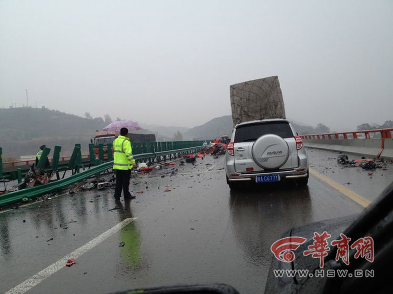 法拉利车队追尾图片