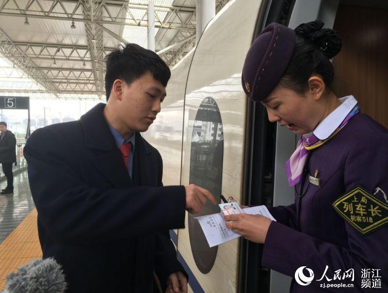 温州火车南站:小服务解决旅客大难题(1)