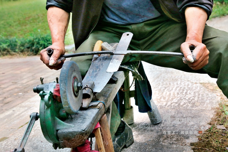 守艺人①:磨剪子嘞戗菜刀_要闻_光明网