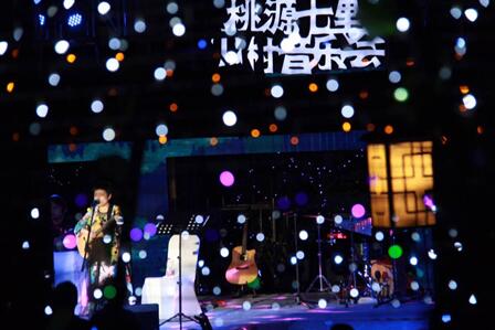 浙江柯城：音乐照亮乡村夜空