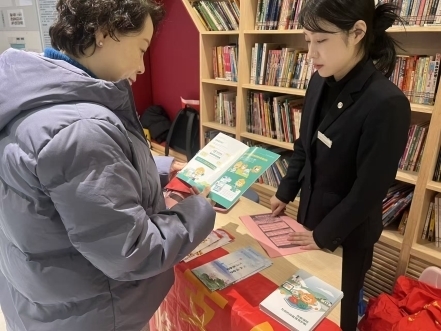 融情学雷锋 金融暖民心 民泰银行杭州分行党团组织广泛开展“红百合”金融服务