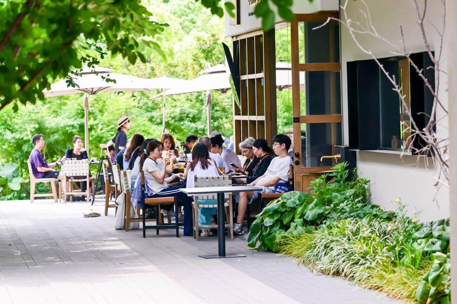 余杭城管“服务为先”助推文明外摆 良渚玉鸟集入选杭州十大案例