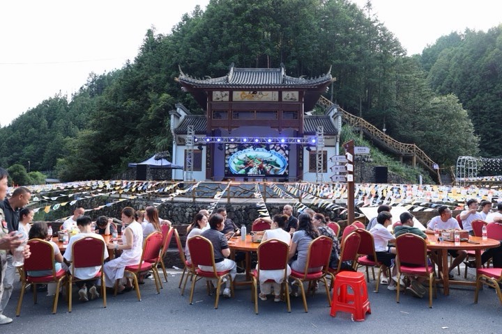 山水清凉引客来 乡村夜经济升温——开化九溪龙门茶啤嘉年华激活乡村夏夜经济