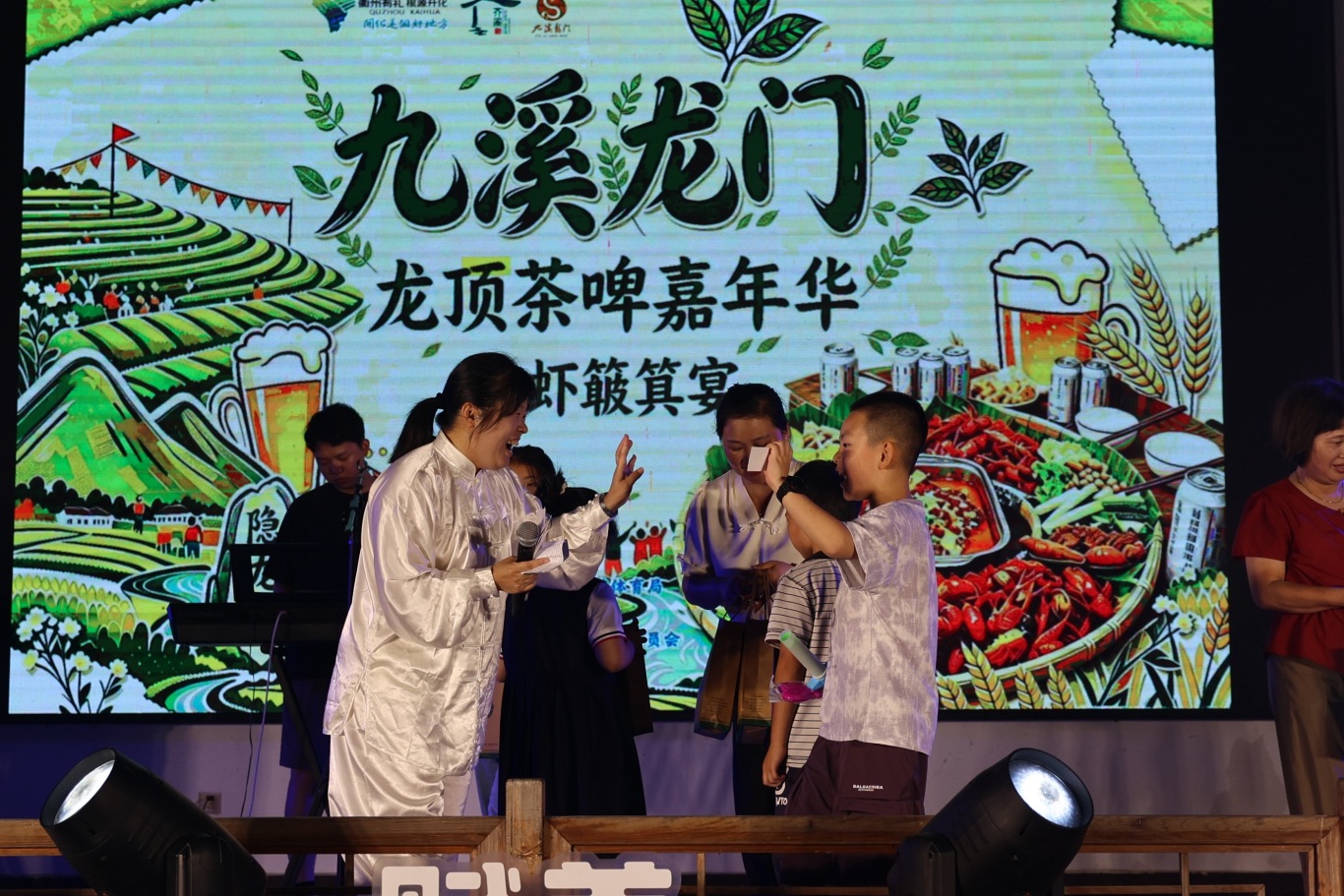 山水清凉引客来 乡村夜经济升温——开化九溪龙门茶啤嘉年华激活乡村夏夜经济