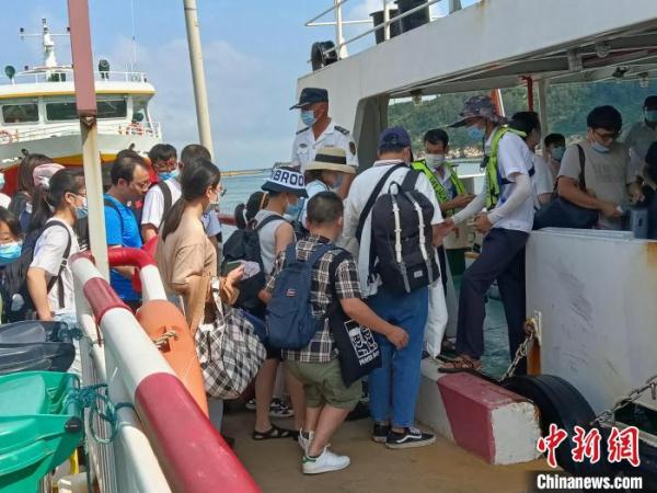 受台风“奥麦斯”影响 浙江温州南麂岛紧急撤离游客1030名