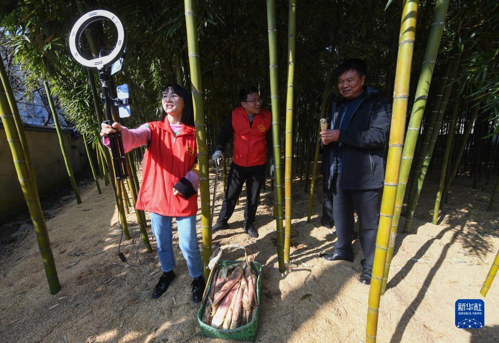 山乡直播团助力特色农产品销售