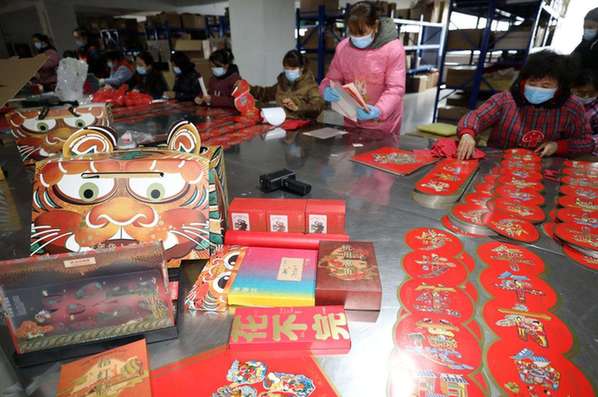 杭州瓶窑：特色文创年货走俏市场