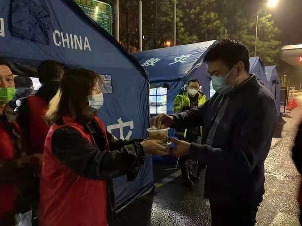 暖胃又暖心，杭州临安这场爱心夜宵“接力赛”被点赞！
