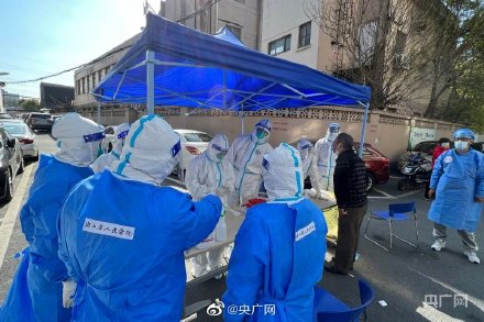 浙江援沪医疗队星夜驰援上海开展核酸筛查