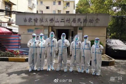 浙江援沪医疗队星夜驰援上海开展核酸筛查