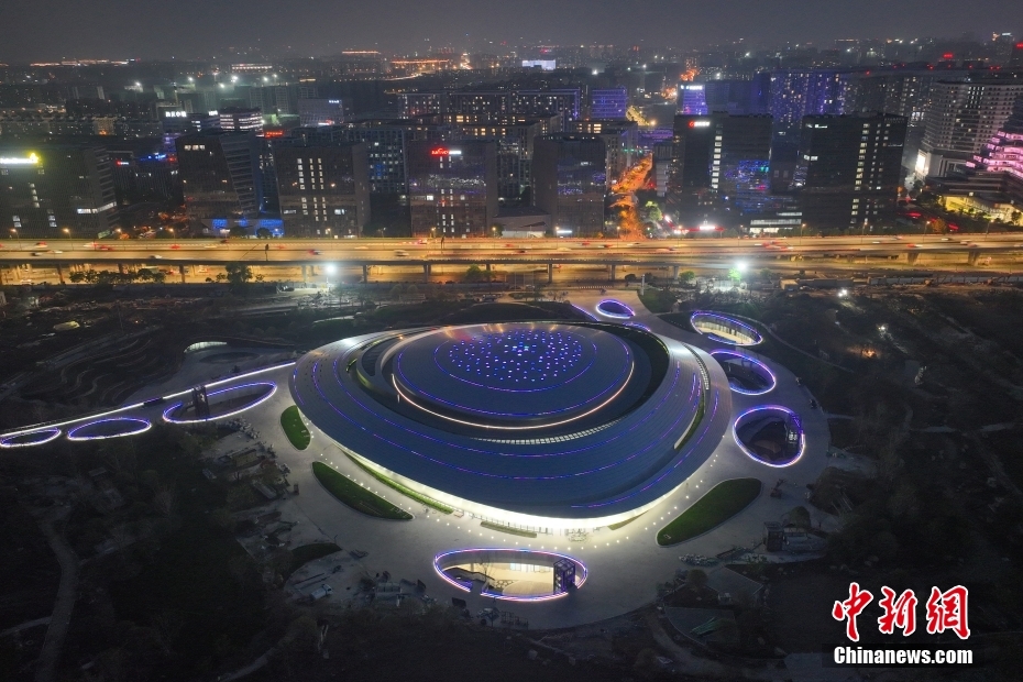 杭州亚运会电竞场馆夜景绚丽