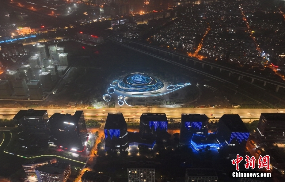 杭州亚运会电竞场馆夜景绚丽