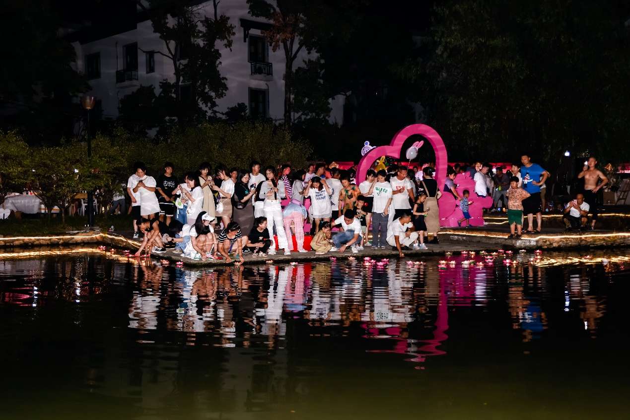 “七夕今夕 荷你有约！”浙江安吉灵峰街道荷花节浪漫开启