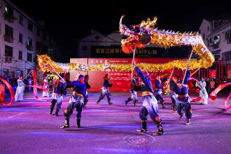 “非遗传古韵，开新闹元宵”浙江安吉举行非遗踩街闹元宵活动