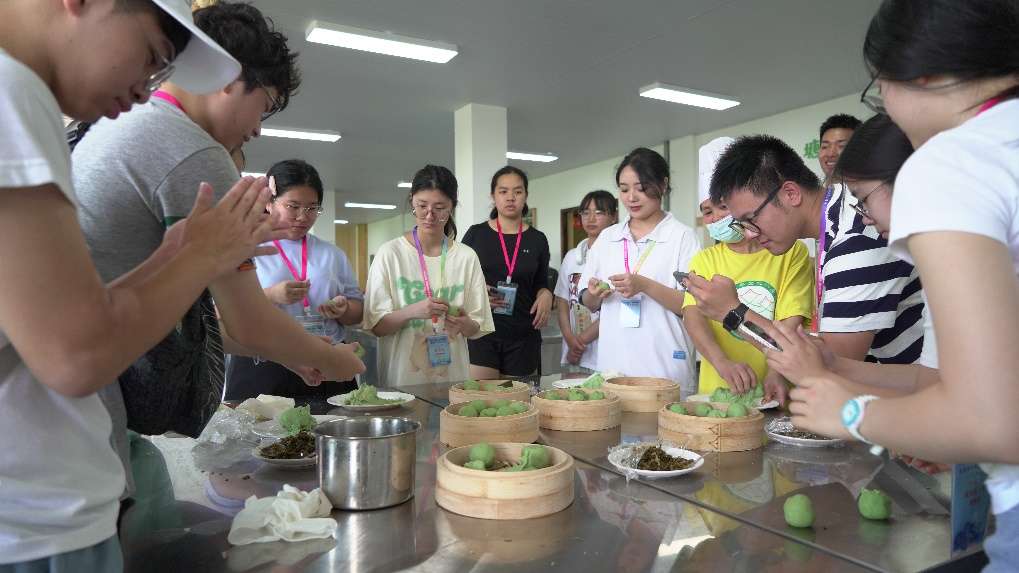 “同心迎亚运·携手向未来”港澳青年浙江行活动走进湖州南浔