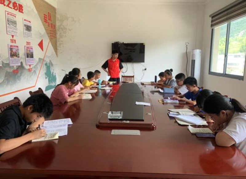 浙江泰顺雪溪：双桥村文化礼堂开设家门口的爱心暑托班