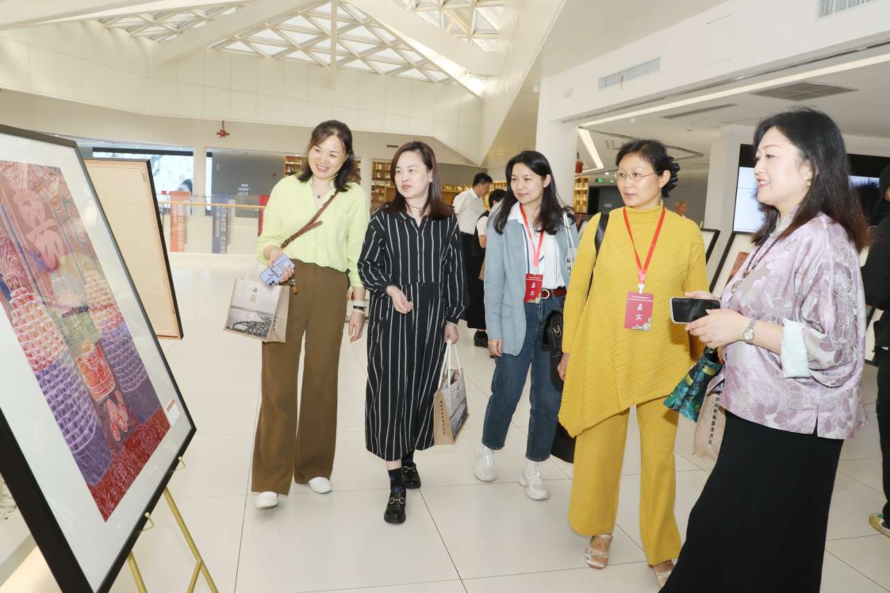 浙江嘉兴秀洲农民画扎根时代沃土定格乡村幸福