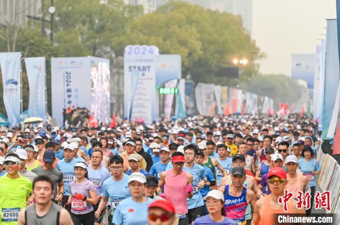 杭州龙年首场马拉松赛事在临平开跑