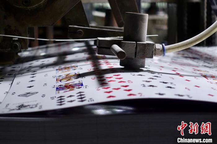 “掼蛋”之风吹入浙江小城 传统扑克产业迎新机