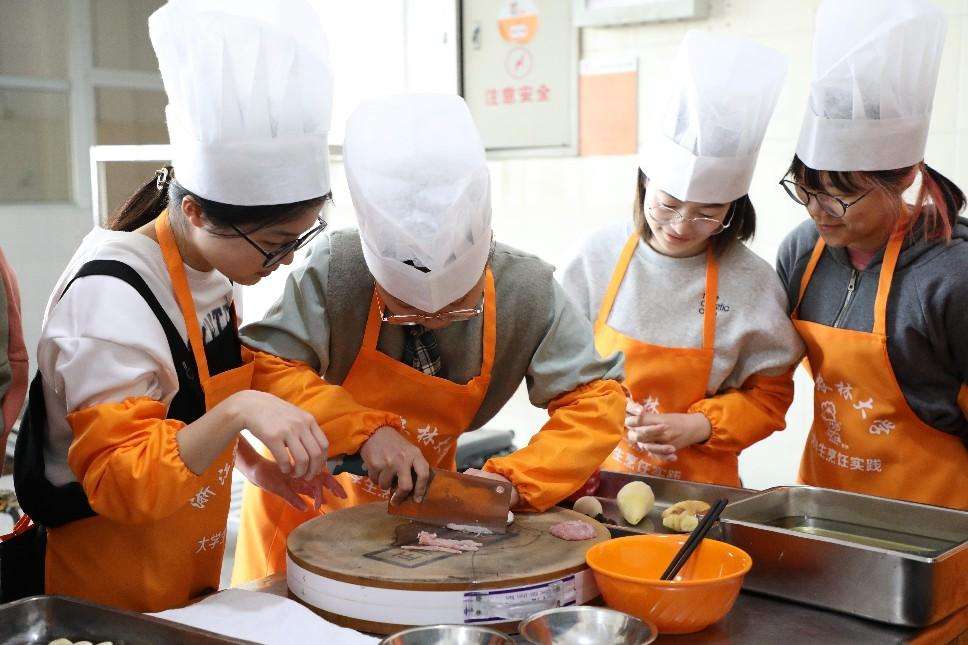 厨师变讲师，食堂成课堂——浙江农林大学探索劳动教育新模式