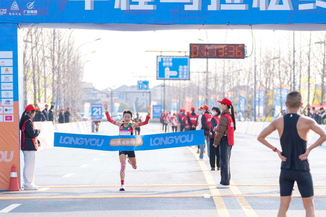 2025浙江龙游半程马拉松鸣枪，九千多名选手竞逐春日赛道