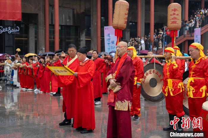 浙江杭州：立夏民俗活动吸引游人