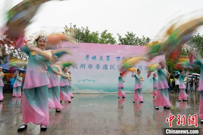 浙江杭州：立夏民俗活动吸引游人