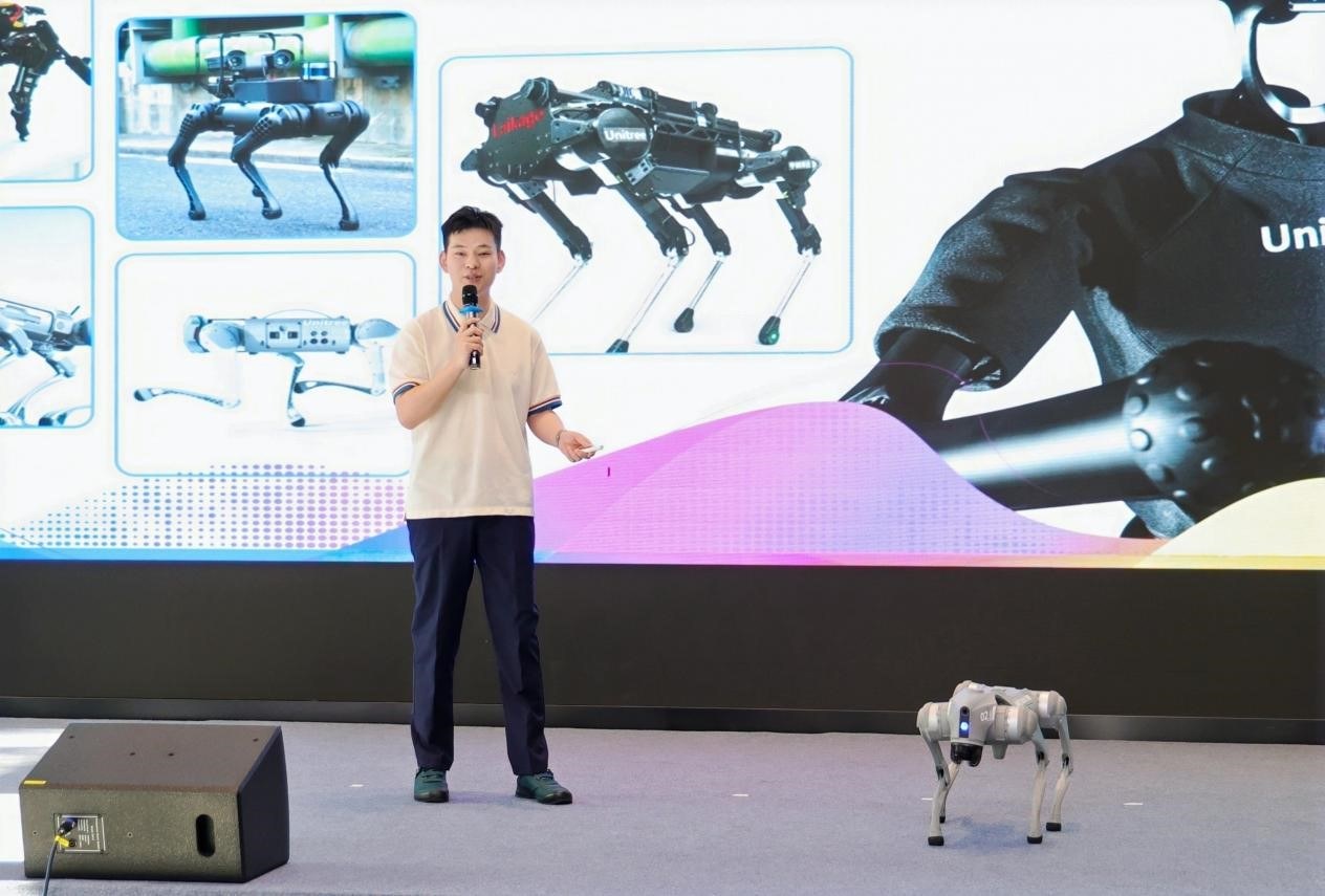 杭州：机器狗“说”双碳、动漫里“品”文化！滨江青年活力开讲！
