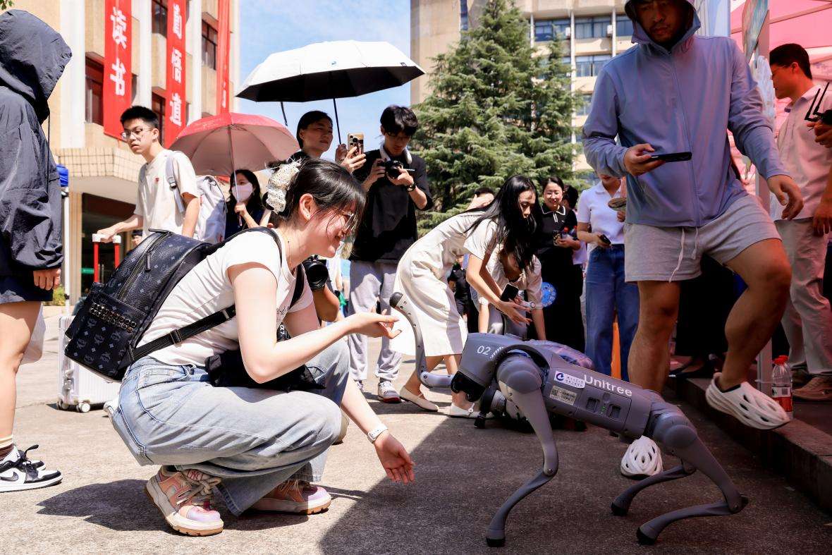 “人工智能+”迎新，浙工大送出智慧开学礼