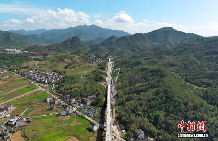 浙江丽水：畲乡高铁设施建设忙