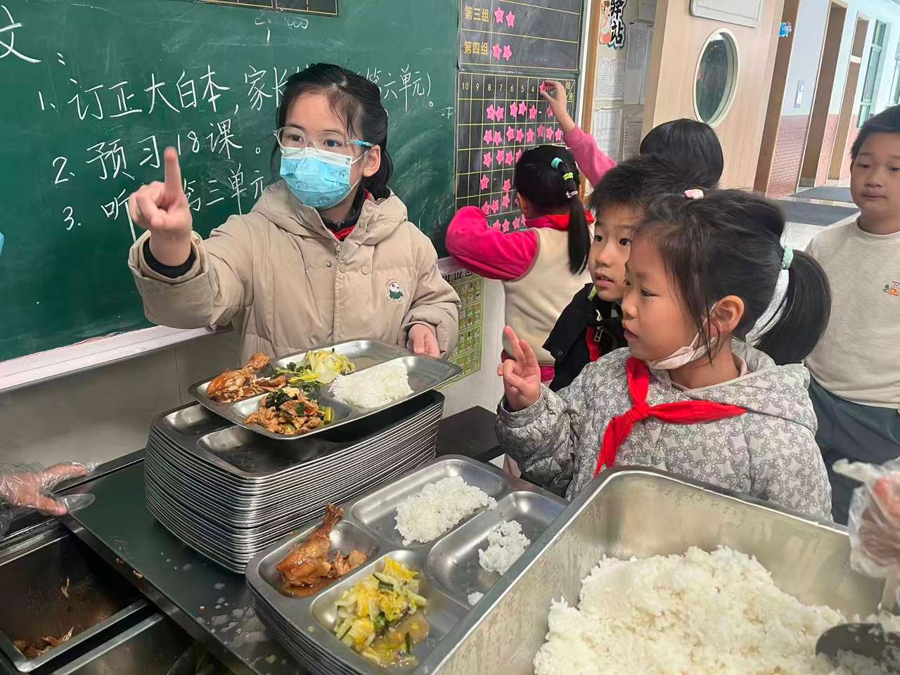 “管饱”也“管暖”，浙江“暖八条”让校园餐升温再升级