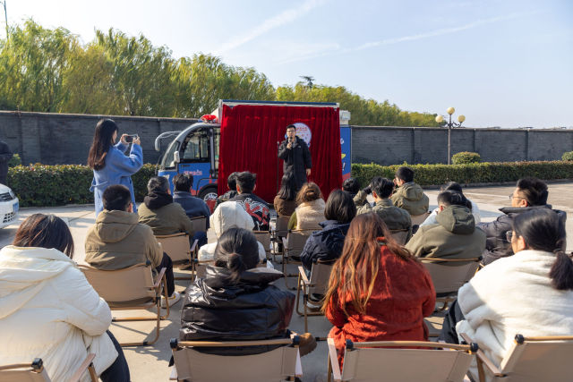 流动车当舞台,开放麦讲理论!越城这群青年宣讲员让理论“声”入人心