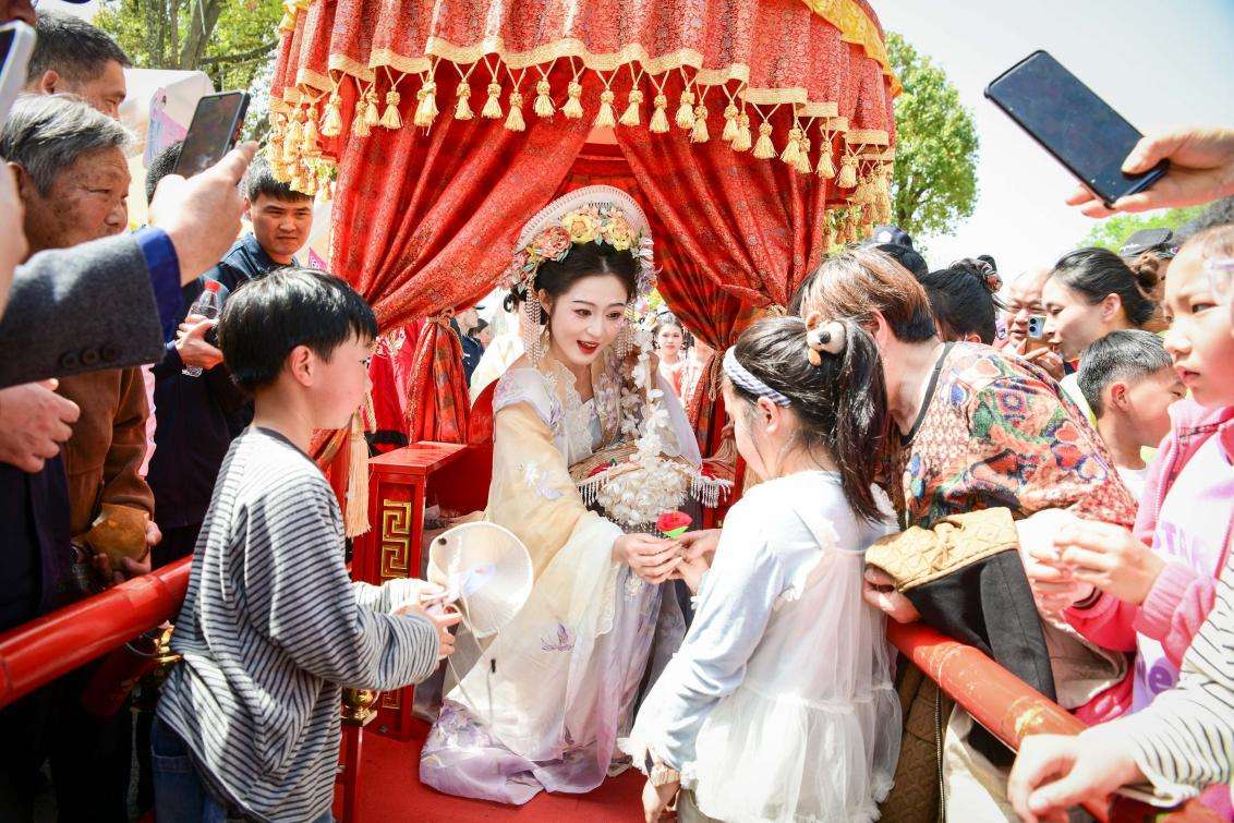 浙江南浔:蚕花绽春共赴春日民俗之约 浙江南浔:蚕花绽春共赴春日民俗之约