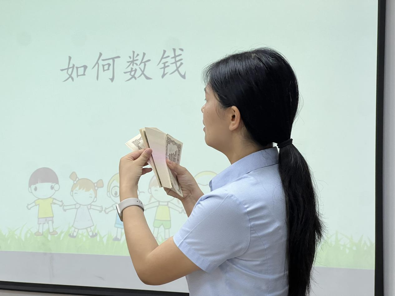 社区治理的虹桥实践：“七彩虹桥”破解暑期“看护难”