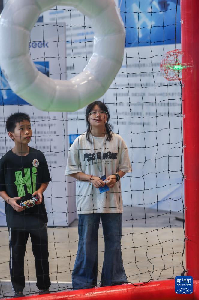 浙江桐乡乌镇开启青少年科技嘉年华