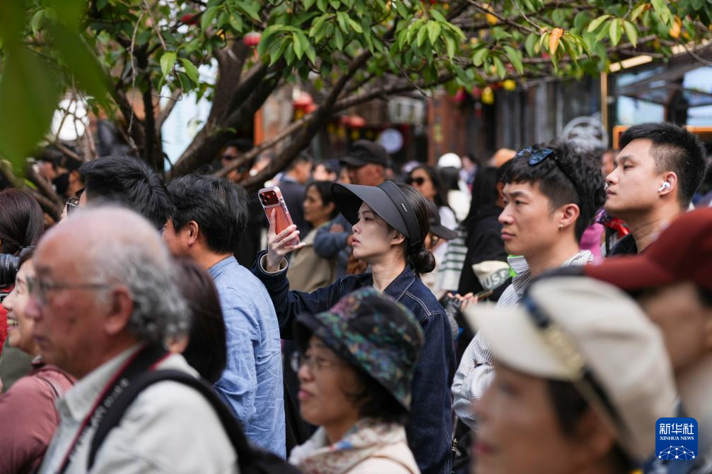 江南古镇的舞蹈艺术季
