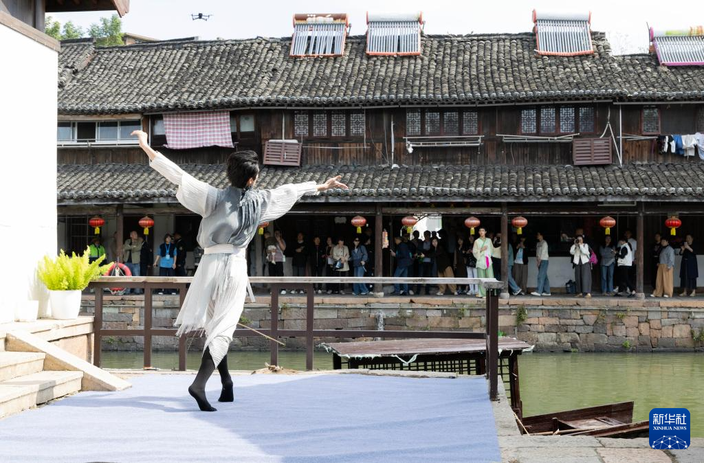 浙江德清：舞动江南古镇