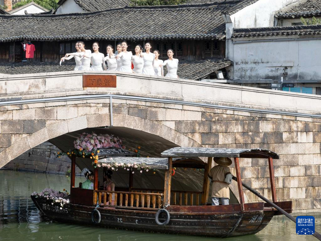 浙江德清：舞动江南古镇