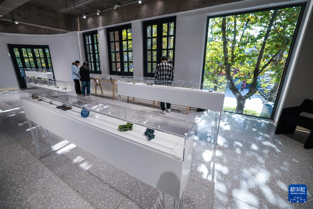 浙江桐乡举办首届“濮院国际当代首饰艺术与设计双年展”