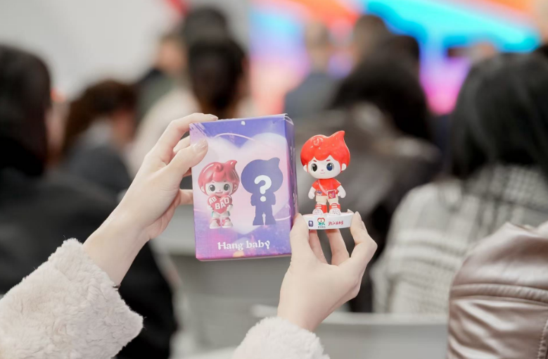 杭州举办“热血青年说”科普展演暨杭小献文创发布 创新讲好献血公益故事 杭州举办“热血青年说”科普展演暨杭小献文创发布 创新讲好献血公益故事