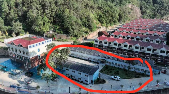 文成突发山洪瞬间摧毁40间板房 60名施工人员“听指挥”躲过一劫
